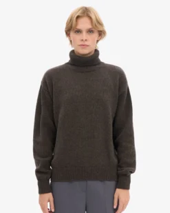 Merino Wool Turtleneck - Coffee Brown